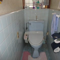 「埼玉県さいたま市でトイレのリフォーム。シャワートイレのリクシルのアステオに交換して床と壁も一新！」サムネイル