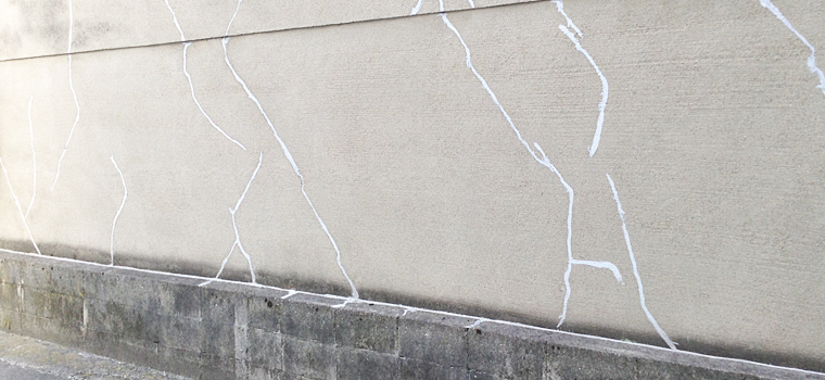 外壁のひび割れが起こる原因 放置のリスクから補修方法まで 埼玉の外壁塗装ならマルキペイント