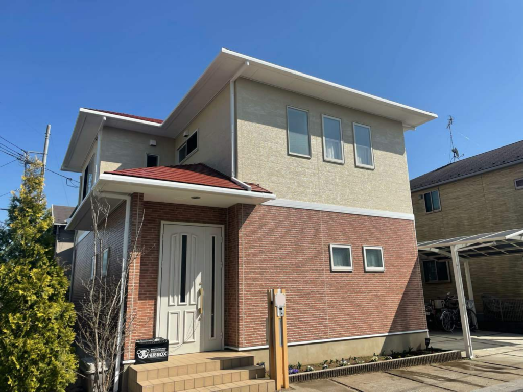 埼玉県坂戸市H様邸　外壁：ハイパーユメロック　屋根：サンフロンルーフ