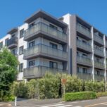 「大規模修繕の周期は「12年」が目安？建物種別ごとの最適タイミングを解説」サムネイル