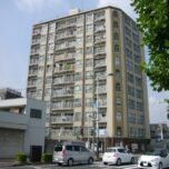 「築50年の建物の大規模修繕工事の内容とは？費用相場や注意すべきポイントも解説！」サムネイル